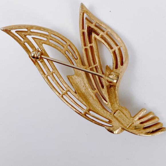 Vintage Signed Trifari Mid Century Brooch Leaf Openwork 1950s Gold Tone - Picture 8 of 9